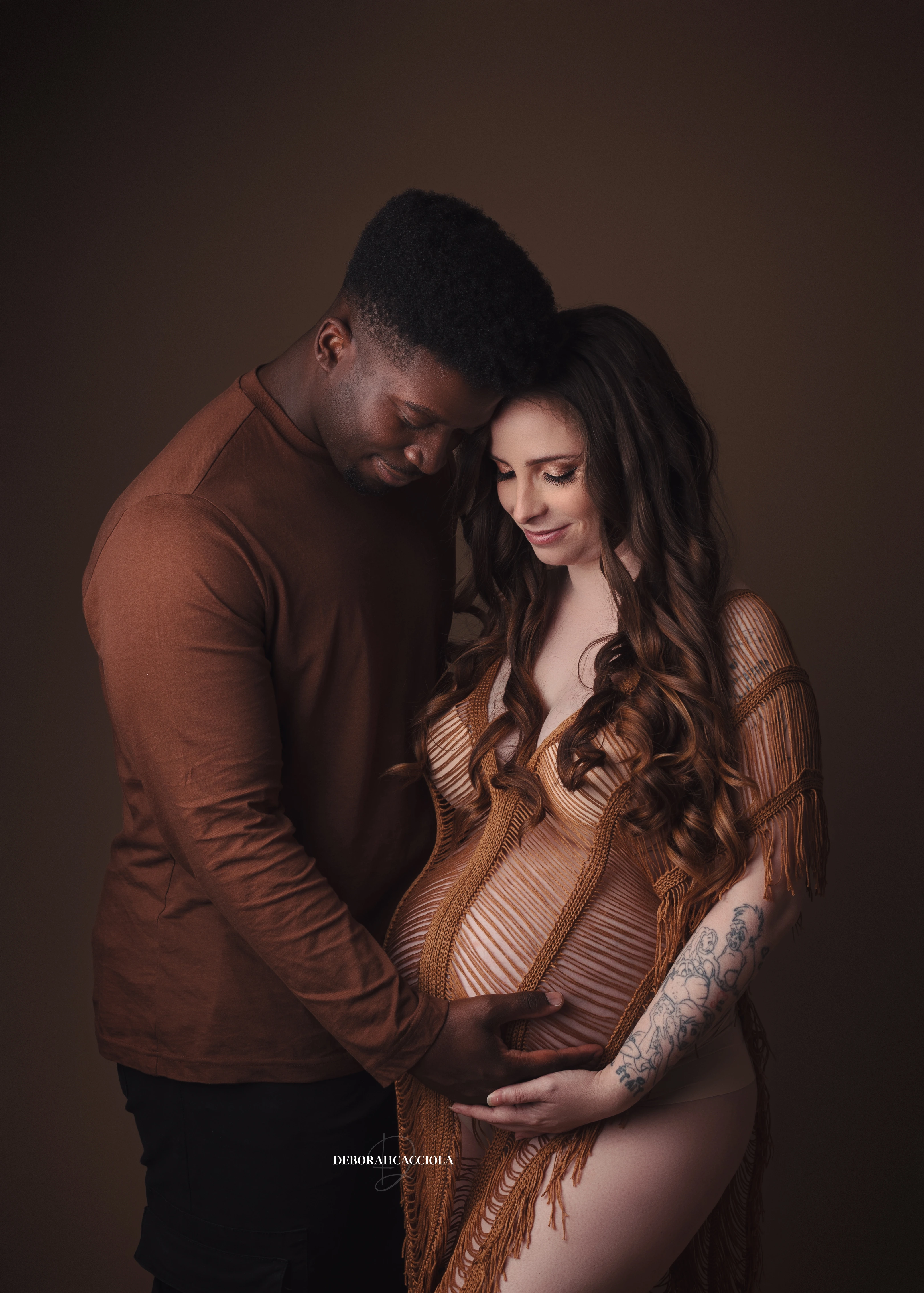 Portrait maternité Orléans, portrait maternité en studio, portrait serré et naturel, rendu clair et naturel