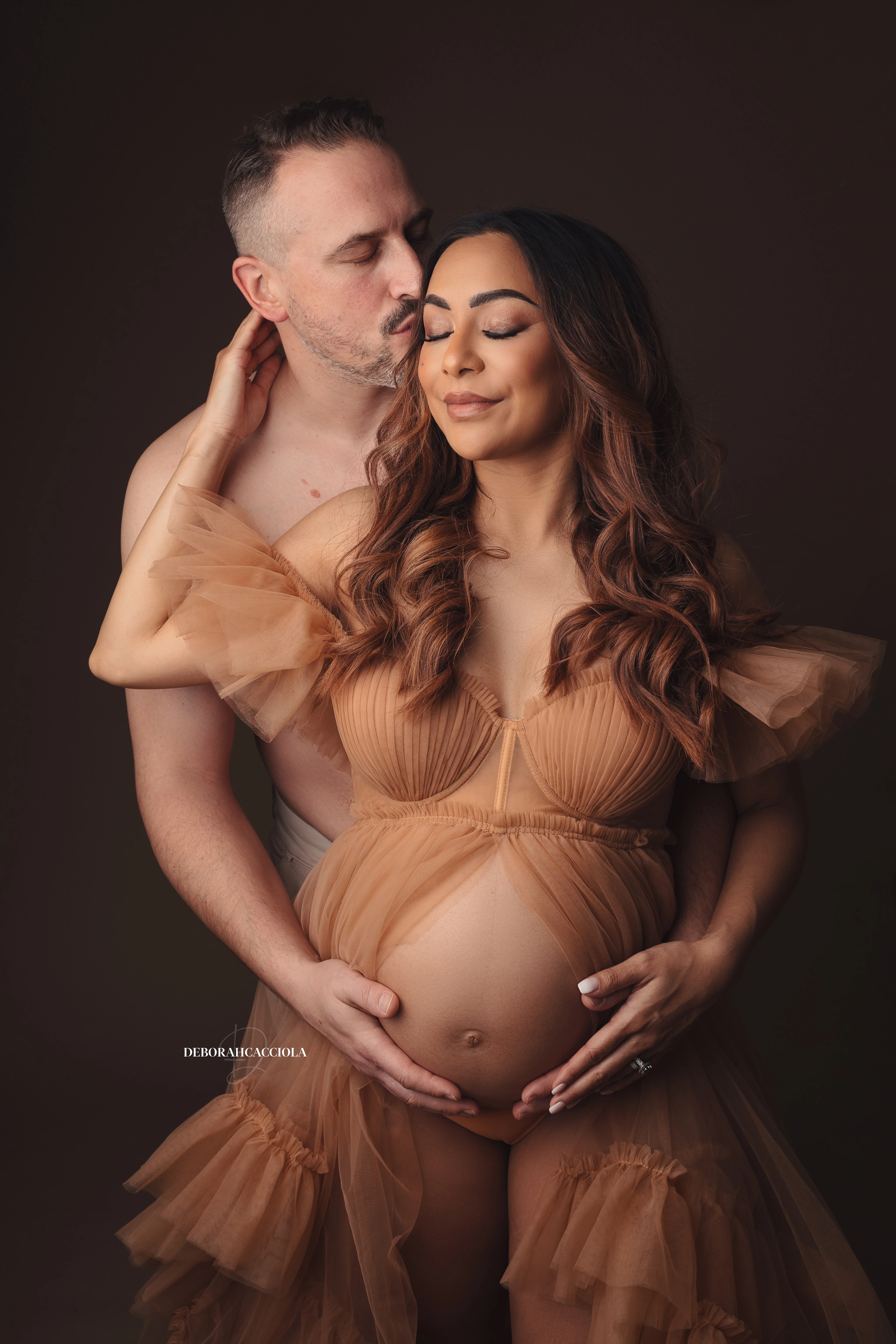 Portrait maternité à Orléans, future maman, portrait serré et naturel, rendu clair et naturel