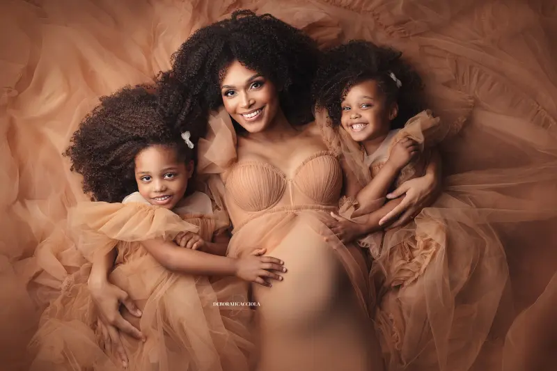 Scène grossesse à Orléans : instant de grossesse, composition large et naturelle, couleurs naturelles