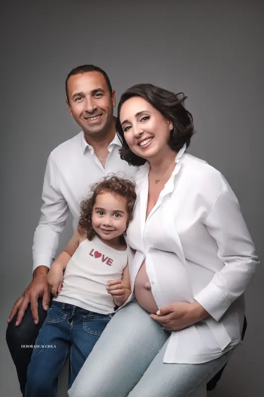 Photo grossesse à Orléans, future maman, portrait serré et naturel, tonalités naturelles