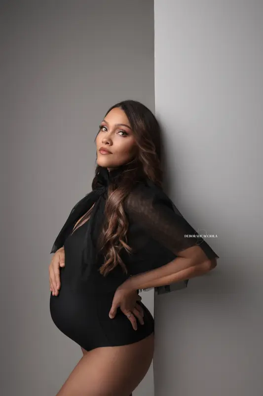 Portrait maternité à Orléans, portrait de future maman, cadrage vertical doux, style lumineux