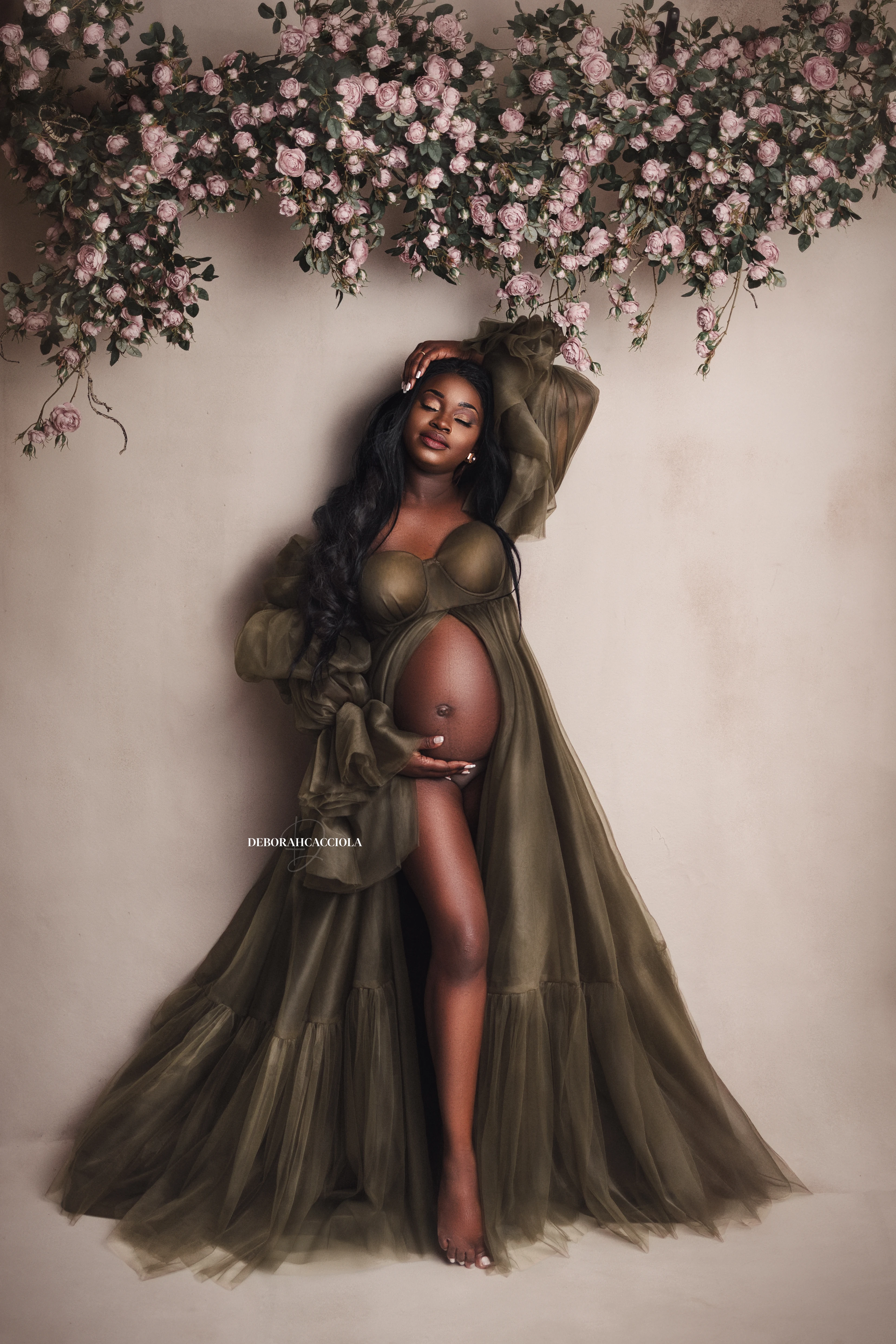 Photo grossesse grossesse à Orléans, future maman, portrait serré et naturel, tonalités naturelles