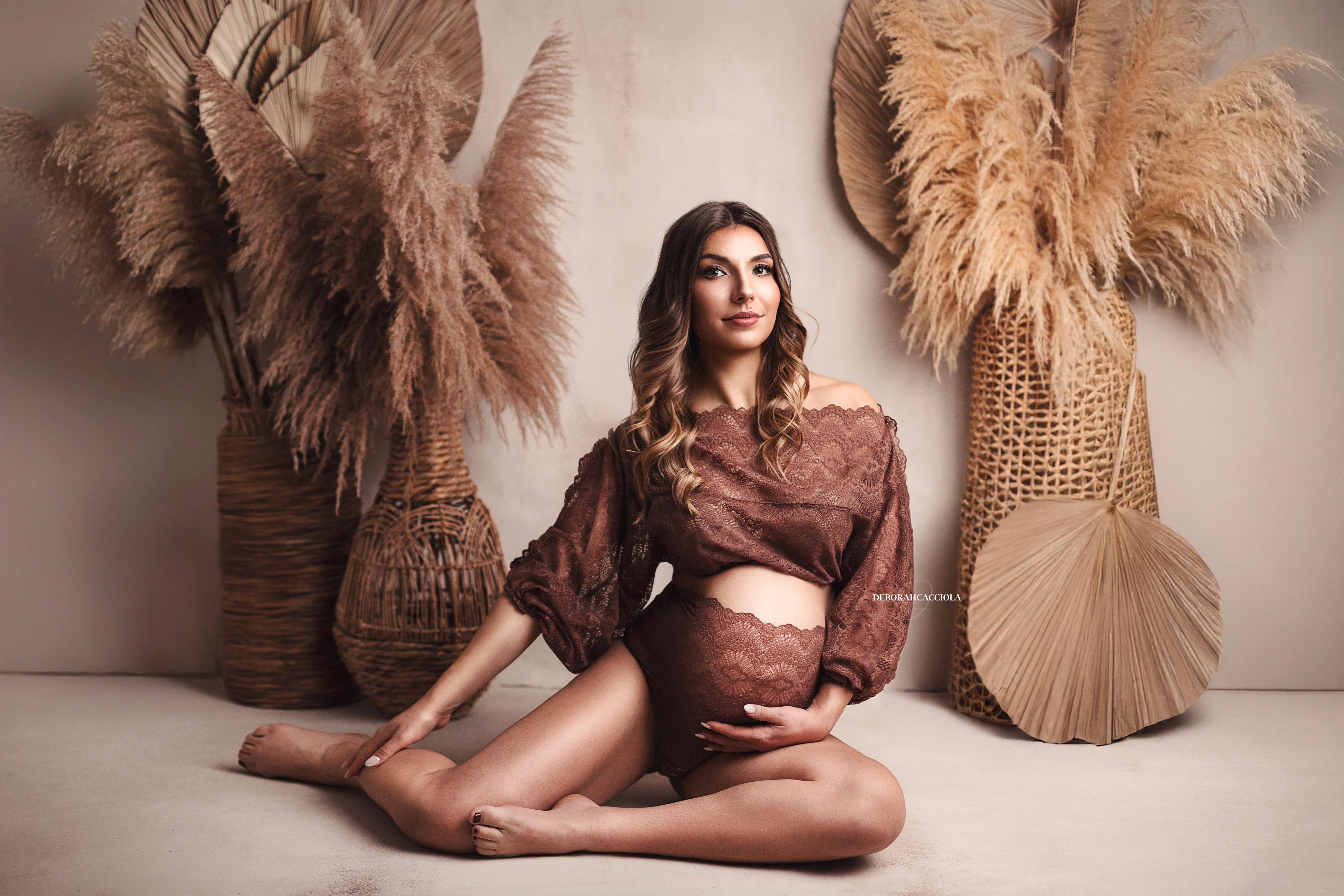 Photo grossesse à Orléans, maternité naturelle, mise en scène horizontale douce, palette douce