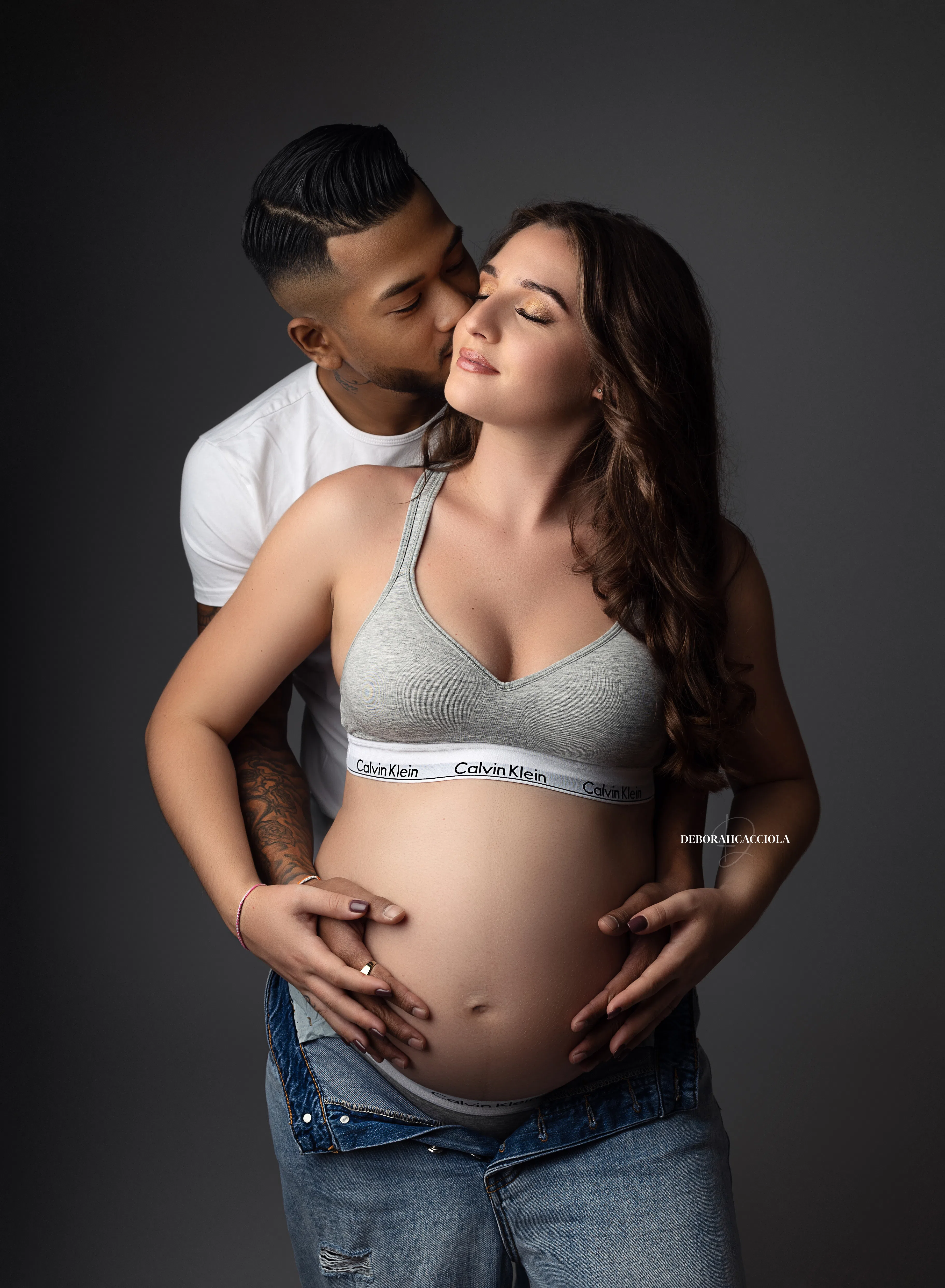 Portrait grossesse grossesse à Orléans, portrait de future maman, cadrage vertical doux, en couleur