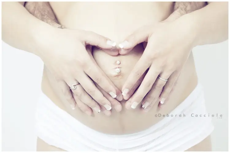 Scène grossesse à Orléans : future maman, cadrage horizontal équilibré, tonalités naturelles