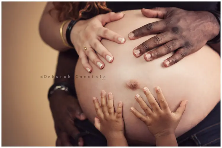 Scène grossesse à Orléans, portrait de future maman, plan large harmonieux, couleurs naturelles