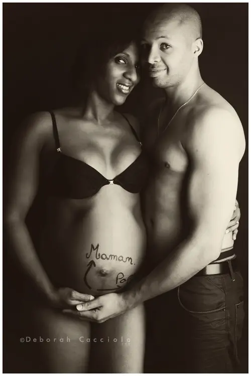 Portrait maternité grossesse à Orléans, maternité naturelle, portrait vertical soigné, rendu clair et naturel