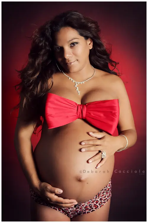 Portrait grossesse Orléans, portrait maternité en studio, portrait serré et naturel, palette douce