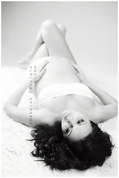 Portrait grossesse à Orléans, future maman, portrait serré et naturel, rendu noir et blanc