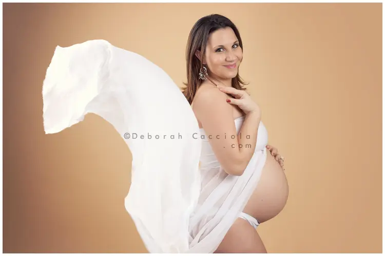 Photo grossesse Orléans, silhouette de maternité, styling maternité raffiné, palette douce