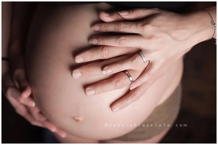 Photo grossesse grossesse à Orléans, portrait de future maman, plan large harmonieux, en couleur