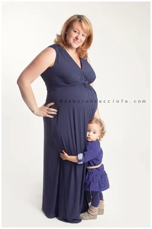 Portrait grossesse à Orléans, portrait maternité en studio, portrait serré et naturel, palette douce