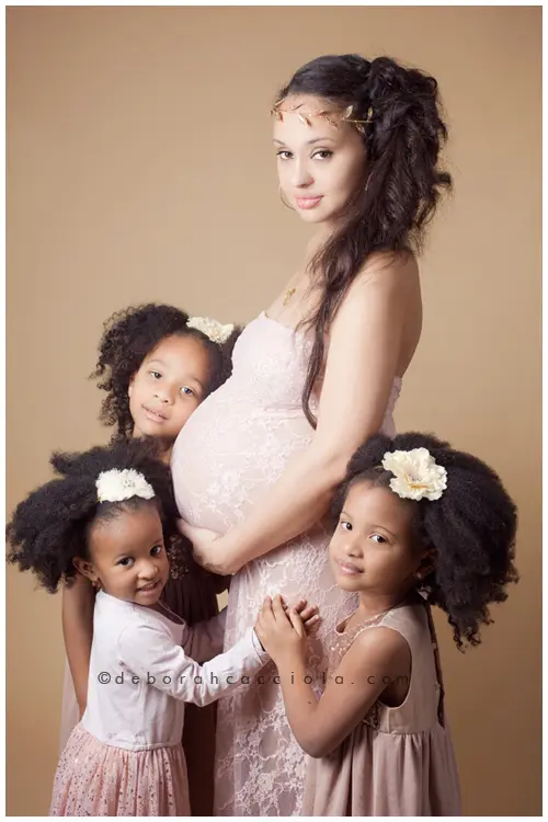Photo grossesse grossesse à Orléans, future maman, portrait serré et naturel, tonalités naturelles