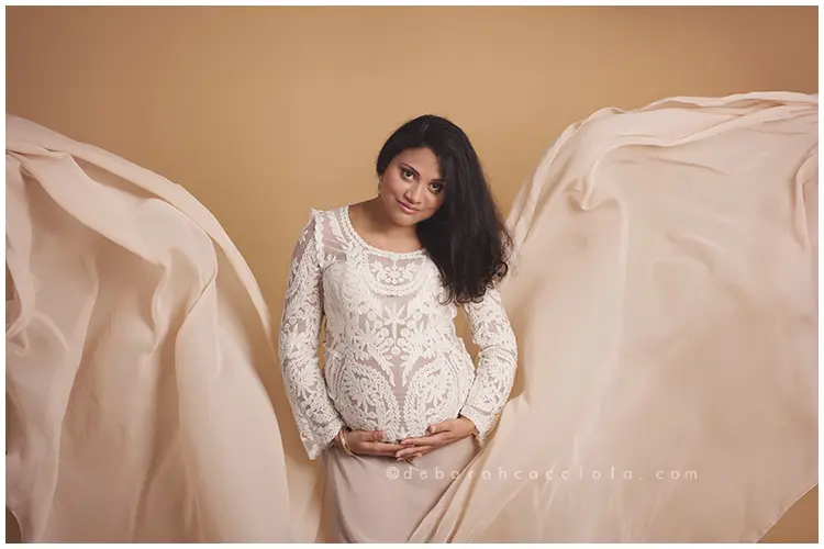 Scène grossesse à Orléans, maternité naturelle, mise en scène horizontale douce, tonalités naturelles