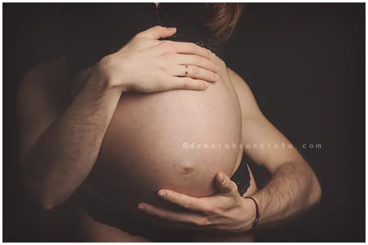 Scène grossesse grossesse à Orléans, portrait de future maman, plan large harmonieux, couleurs naturelles