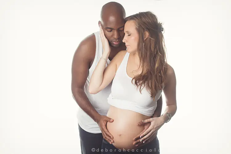 Séance grossesse grossesse à Orléans, instant de grossesse, composition large et naturelle, style lumineux