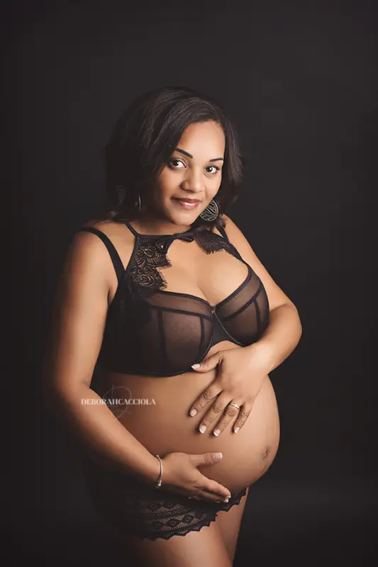 Portrait maternité Orléans, portrait de future maman, cadrage vertical doux, style lumineux