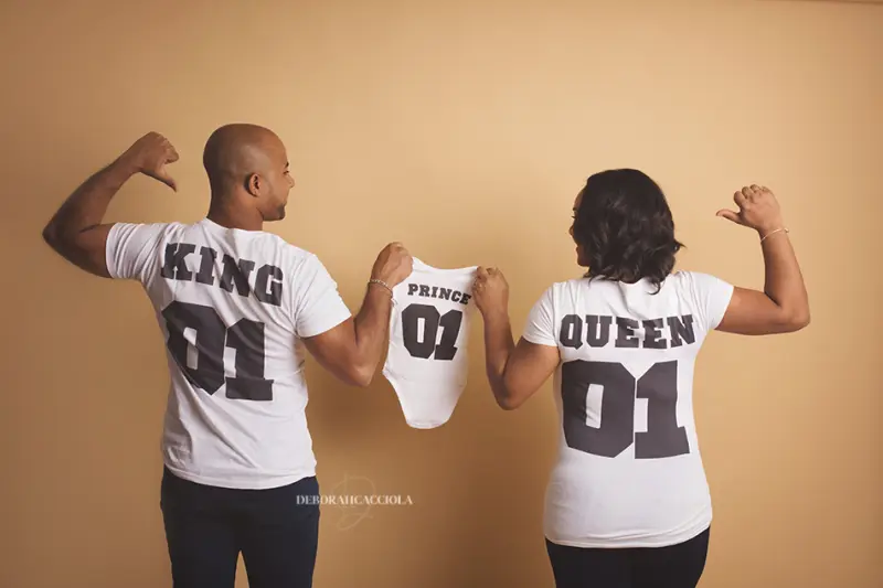 Photo grossesse à Orléans : portrait de future maman, plan large harmonieux, en couleur