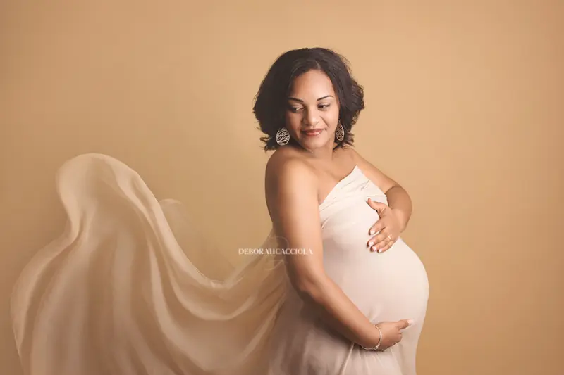 Séance grossesse grossesse à Orléans, femme enceinte, composition large et naturelle, style lumineux