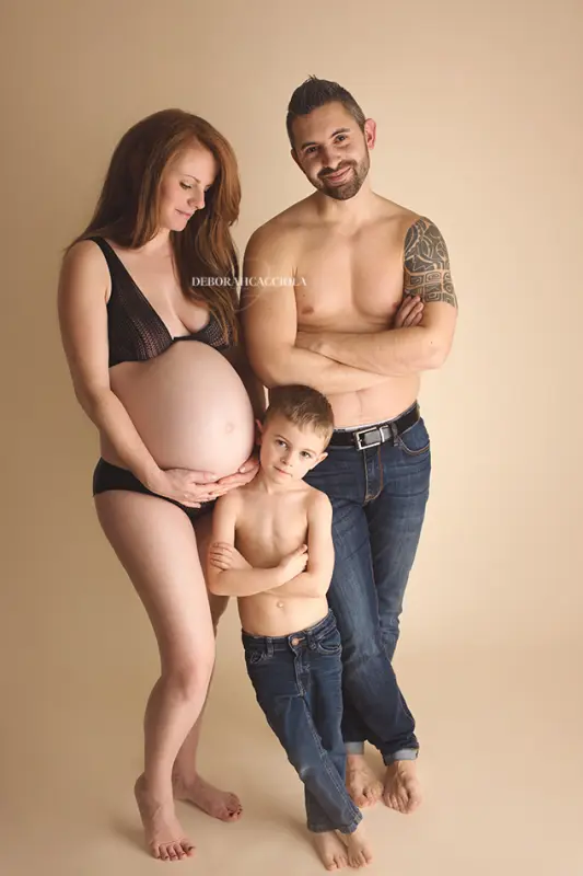 Portrait maternité à Orléans : future maman, portrait serré et naturel, rendu clair et naturel