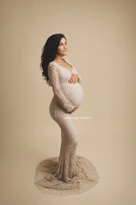 Portrait grossesse Orléans, silhouette de maternité, portrait vertical soigné, palette douce