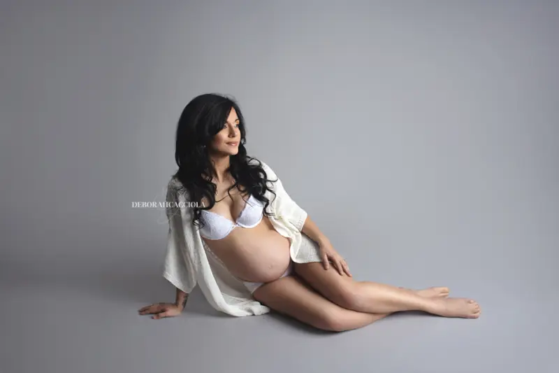 Photo grossesse Orléans, portrait de future maman, plan large harmonieux, en couleur