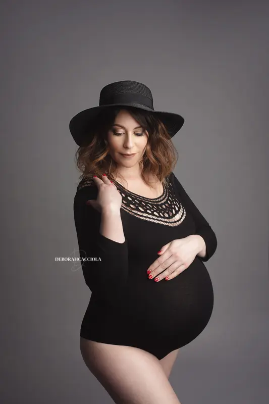 Portrait maternité grossesse à Orléans, future maman, portrait serré et naturel, rendu clair et naturel