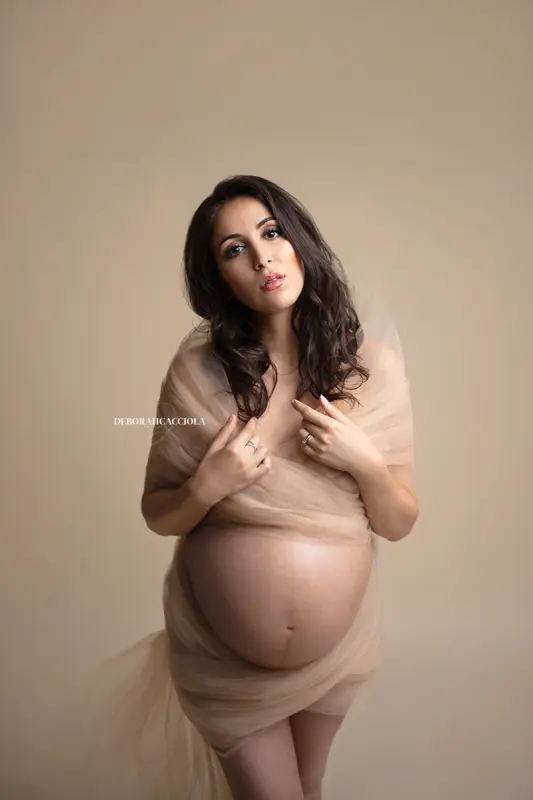 Photo grossesse grossesse à Orléans, silhouette de maternité, portrait vertical soigné, tonalités naturelles