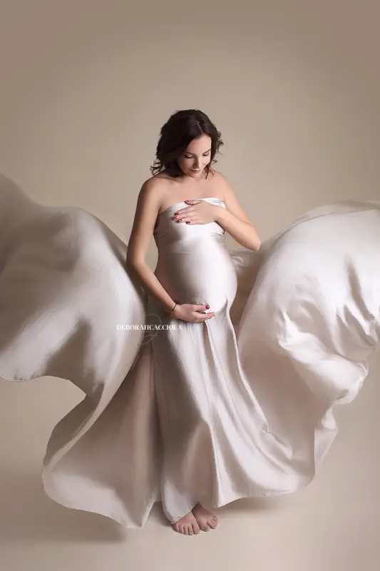 Portrait maternité à Orléans, maternité naturelle, portrait vertical soigné, rendu clair et naturel