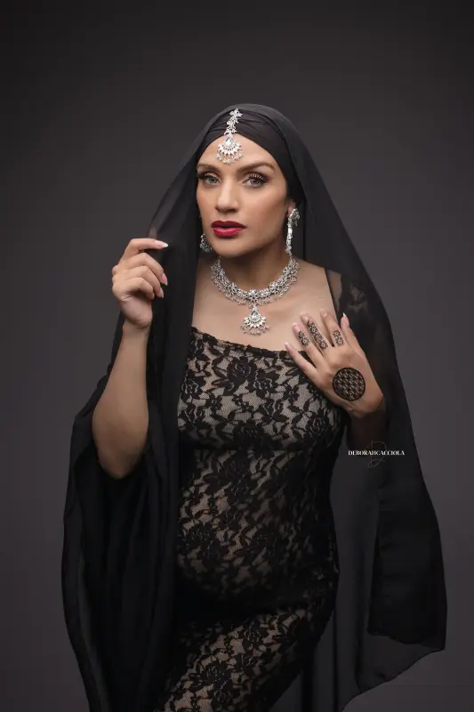 Portrait grossesse à Orléans : portrait de future maman, cadrage vertical doux, en couleur