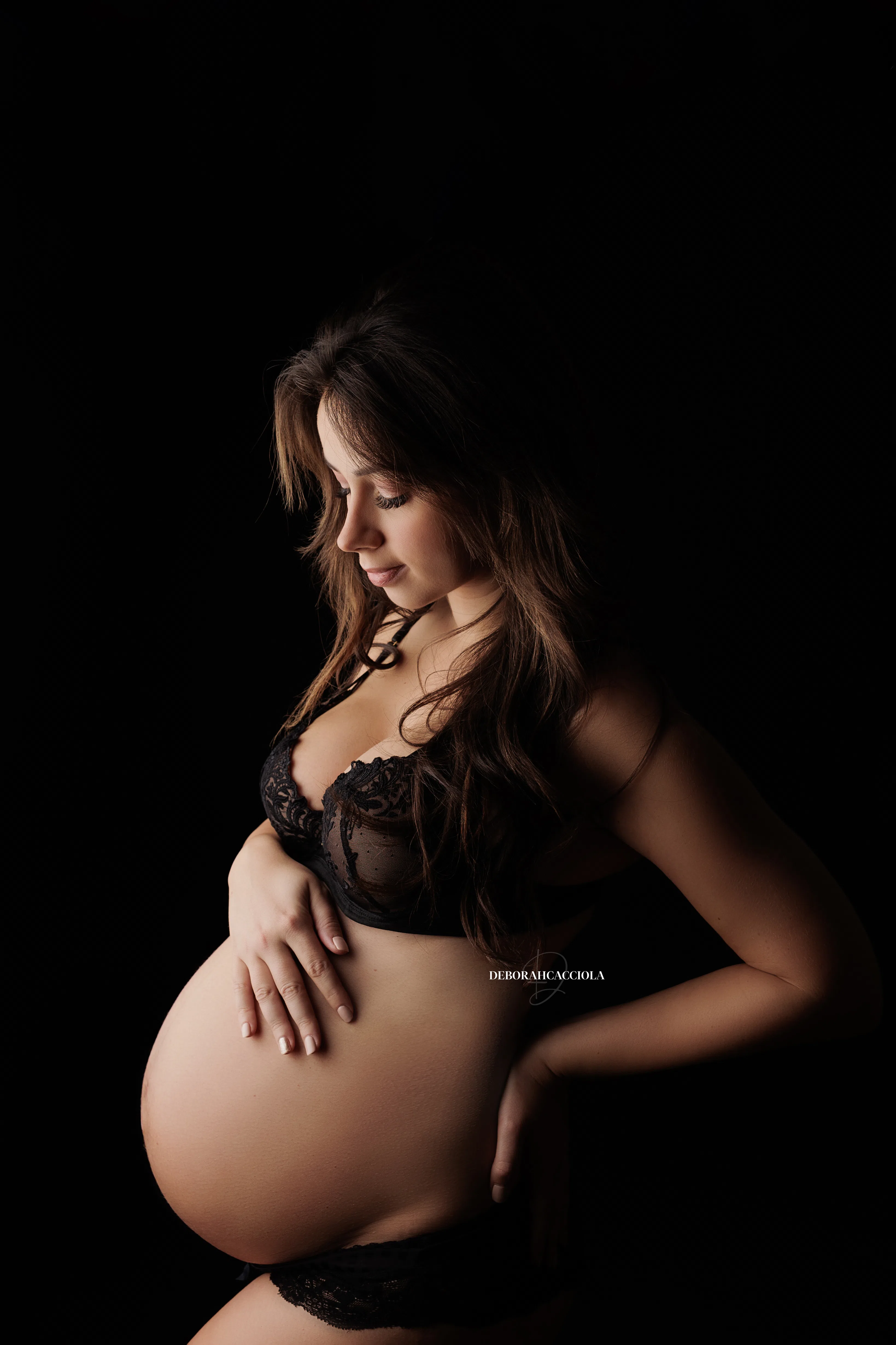 Portrait grossesse grossesse à Orléans, portrait de future maman, cadrage vertical doux, en couleur