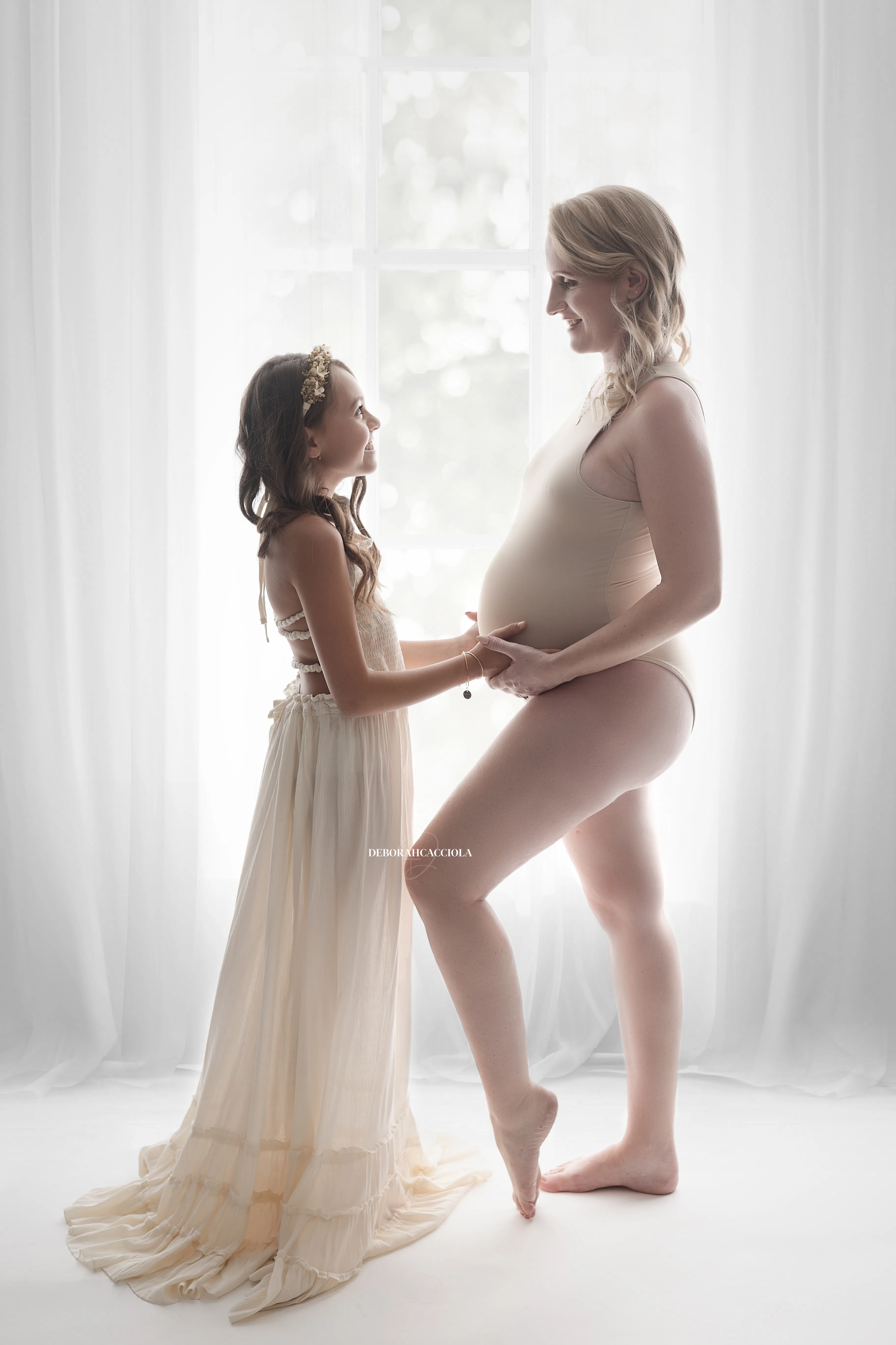 Photo grossesse grossesse à Orléans, femme enceinte, plan vertical élégant, couleurs naturelles