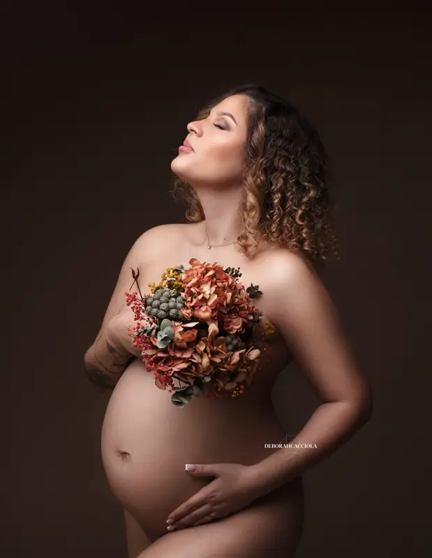 Photo grossesse Orléans, instant de grossesse, plan vertical élégant, couleurs naturelles