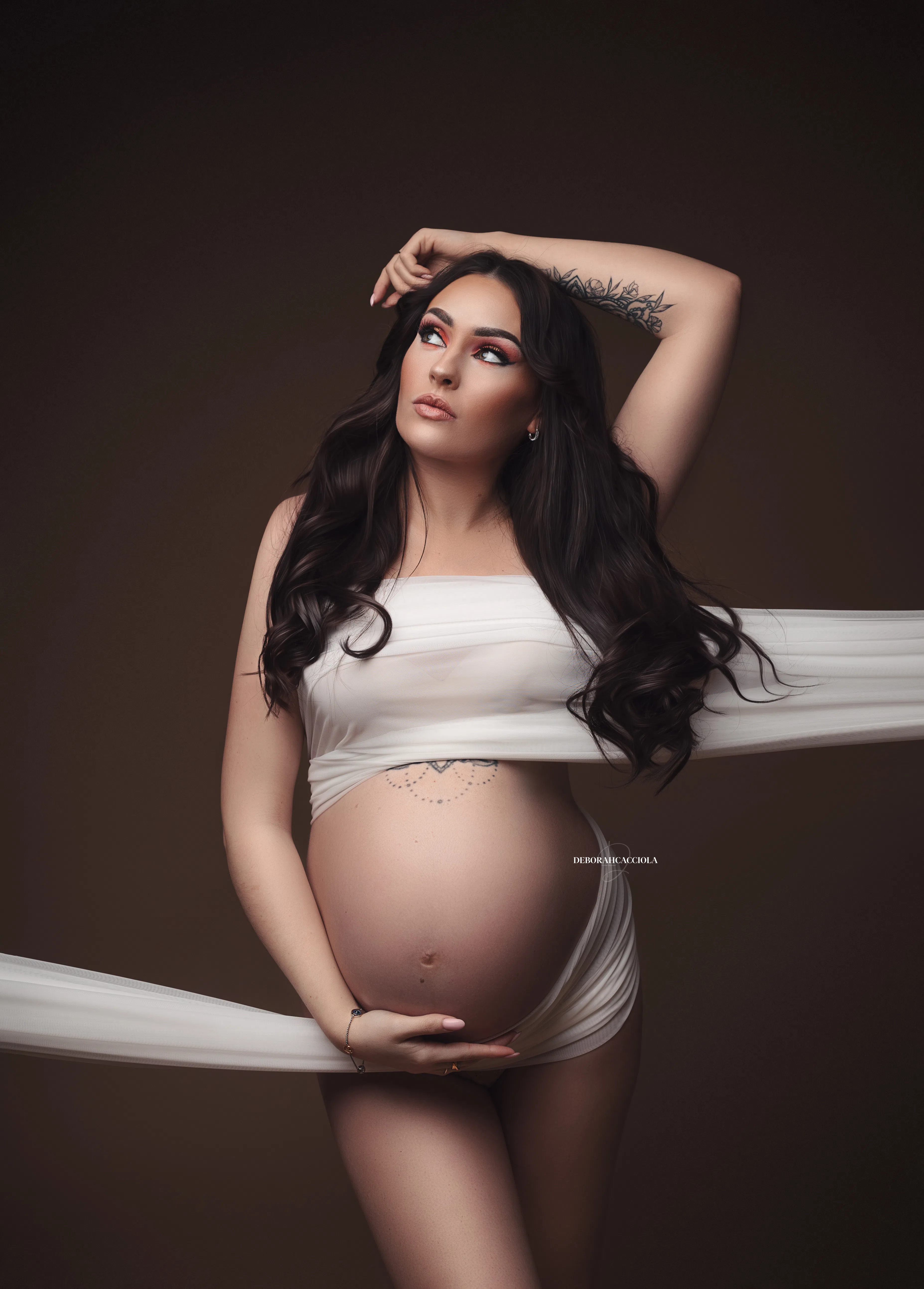 Portrait grossesse à Orléans, portrait de future maman, cadrage vertical doux, en couleur