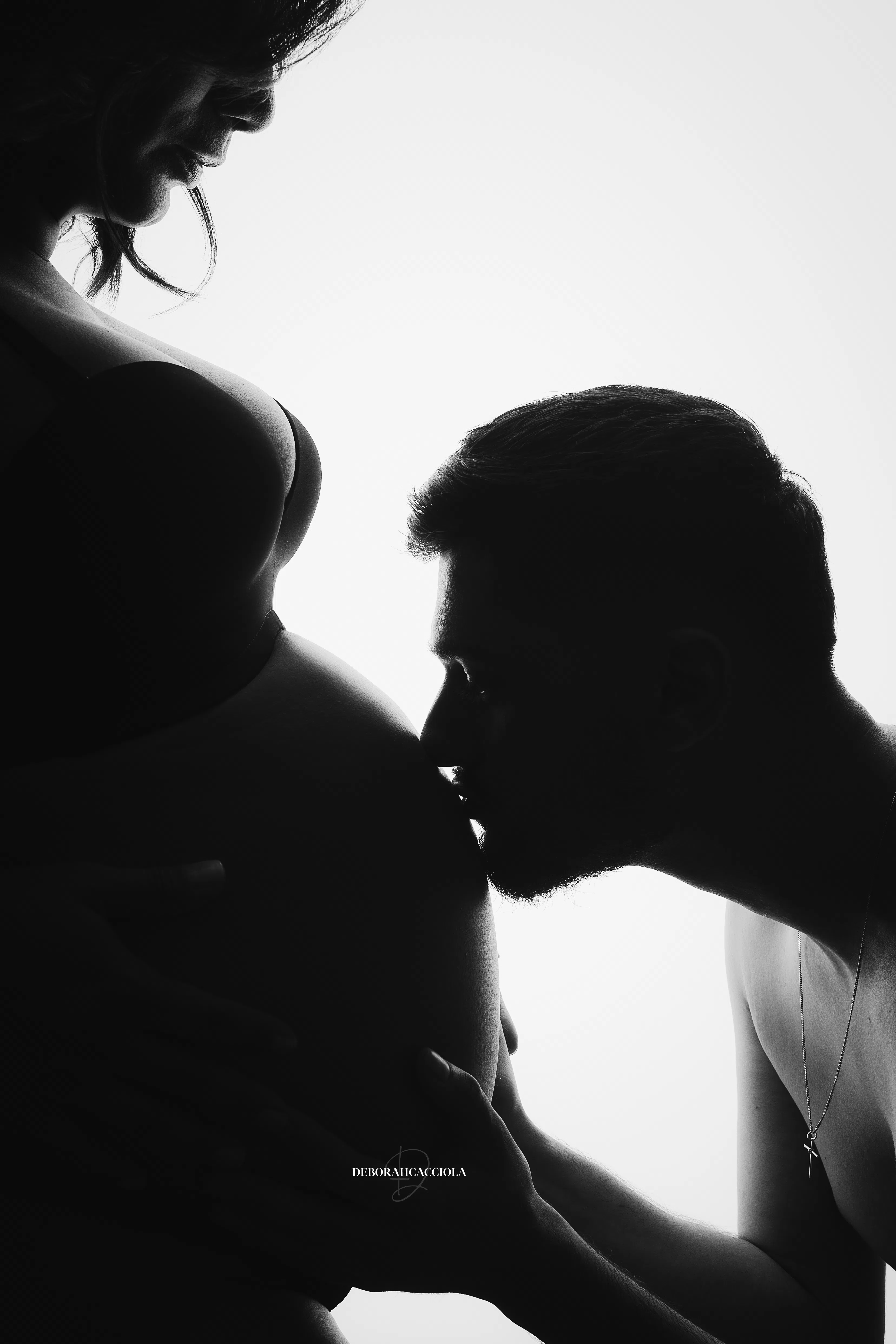 Portrait maternité Orléans, future maman, portrait serré et naturel, contraste noir et blanc