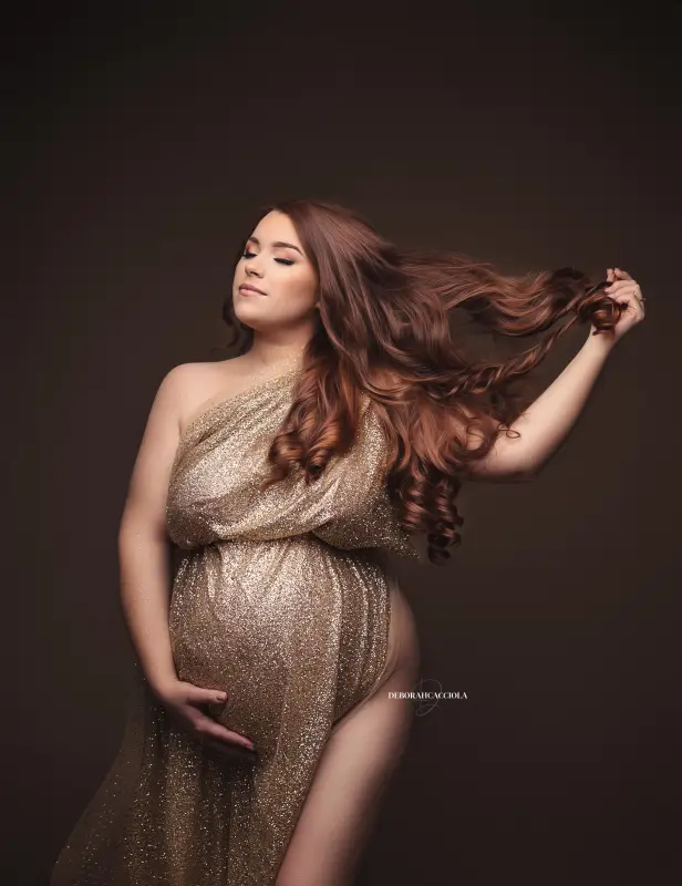 Portrait grossesse à Orléans : maternité naturelle, portrait vertical soigné, palette douce