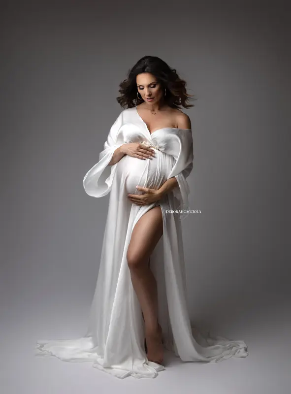 Photo grossesse Orléans, future maman, portrait serré et naturel, contraste noir et blanc