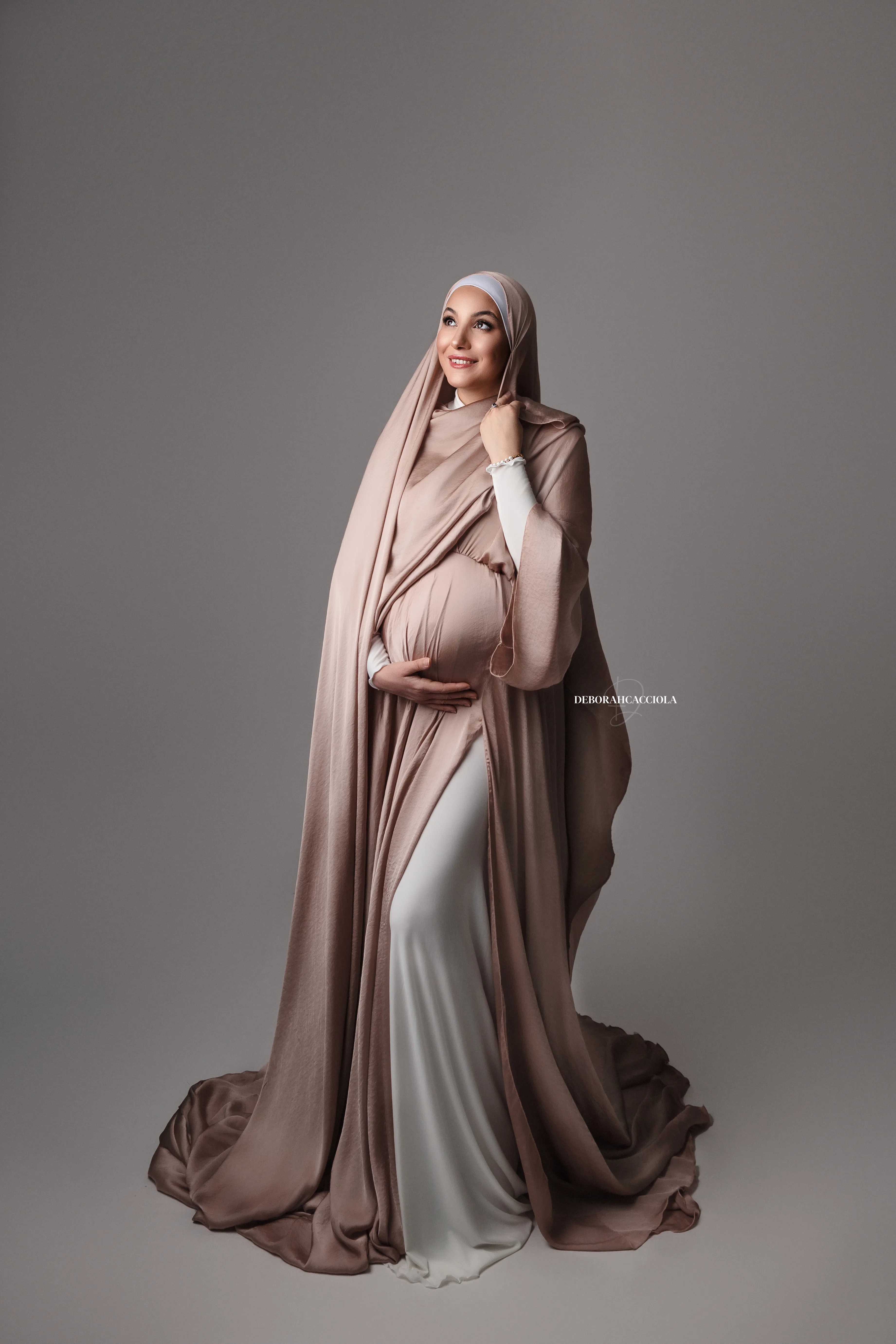 Photo grossesse à Orléans, future maman, portrait serré et naturel, tonalités naturelles