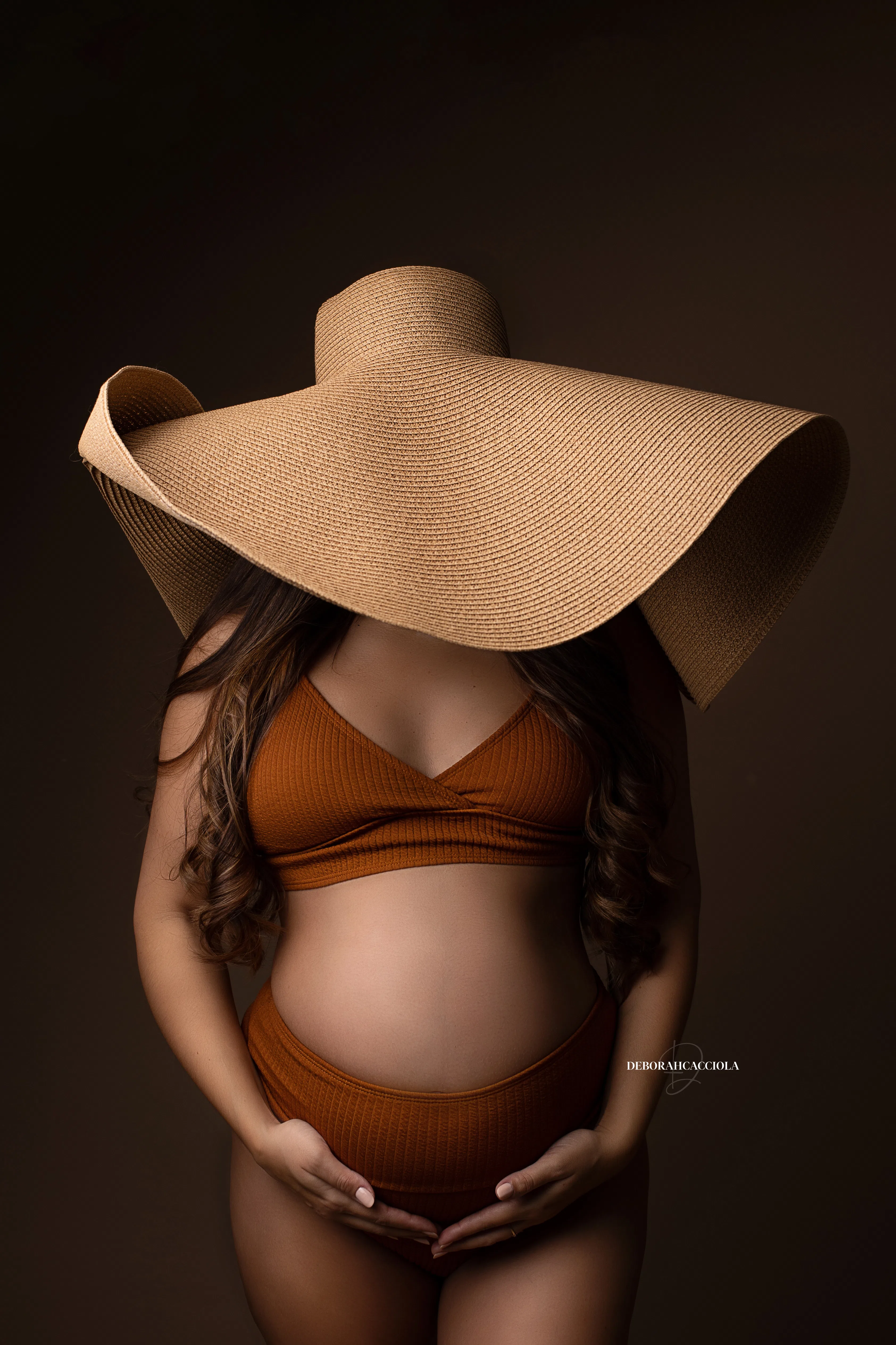 Portrait maternité à Orléans, future maman, portrait serré et naturel, rendu clair et naturel