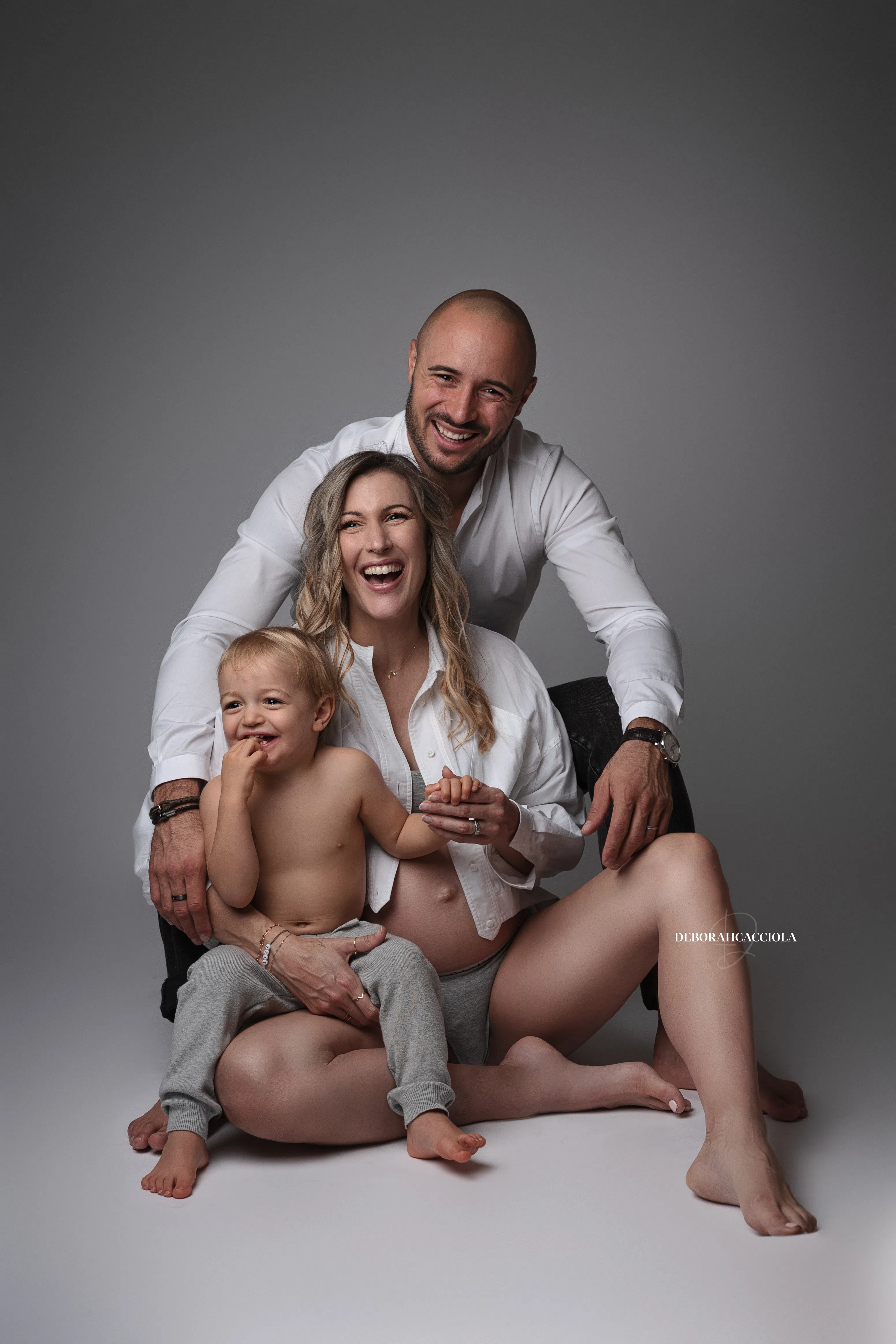 Photo grossesse à Orléans : femme enceinte, plan vertical élégant, couleurs naturelles
