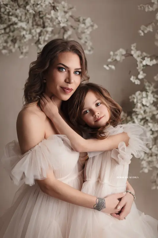 Portrait maman et moi à Orléans : maman et enfant, plan vertical naturel, couleurs douces