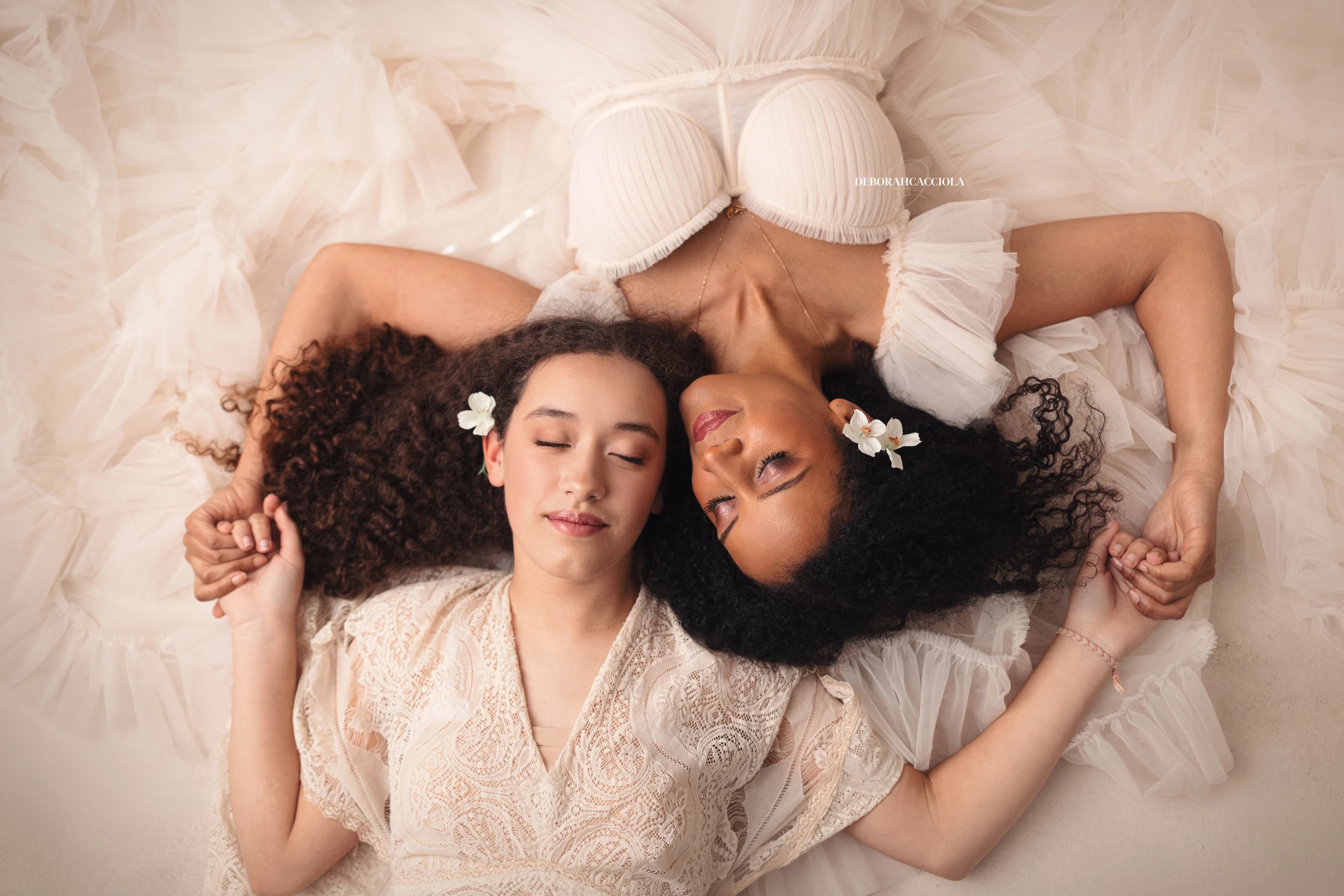 Photo maman et moi à Orléans, moment tendre entre maman et son enfant, plan large harmonieux, couleurs équilibrées
