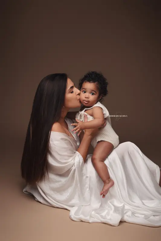 Séance maman et moi à Orléans - lien mère-enfant, plan vertical naturel, couleurs douces
