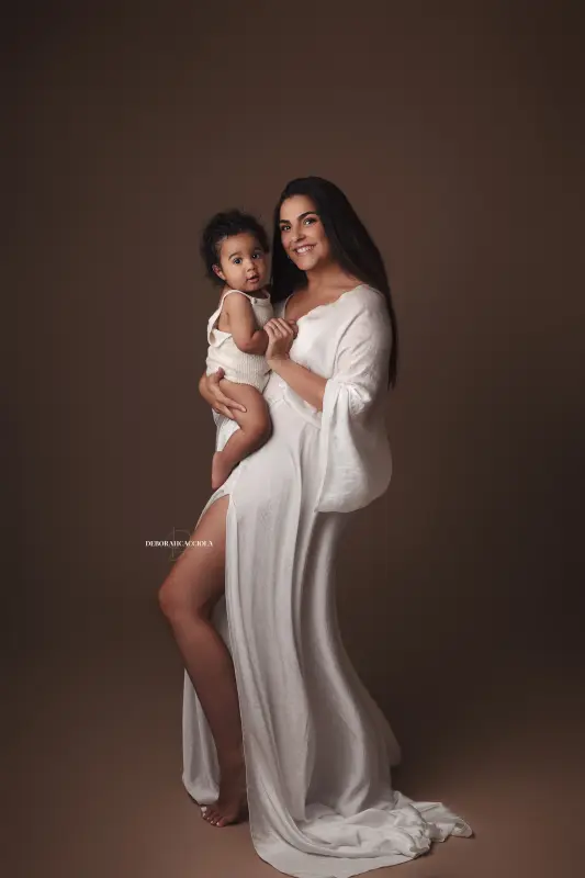 Séance maman et moi à Orléans - lien mère-enfant, plan vertical naturel, palette claire