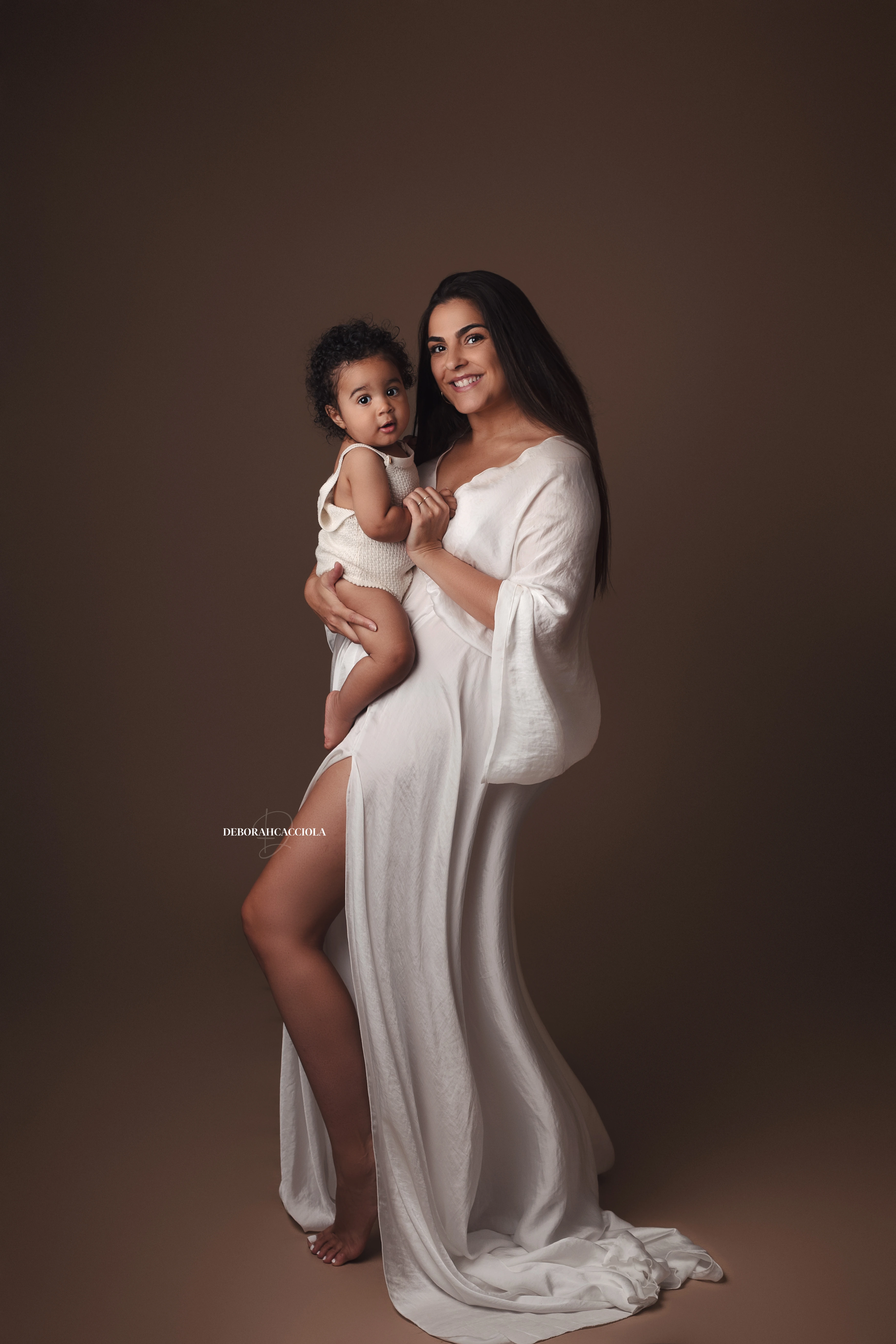 Séance maman et moi à Orléans - lien mère-enfant, plan vertical naturel, palette claire