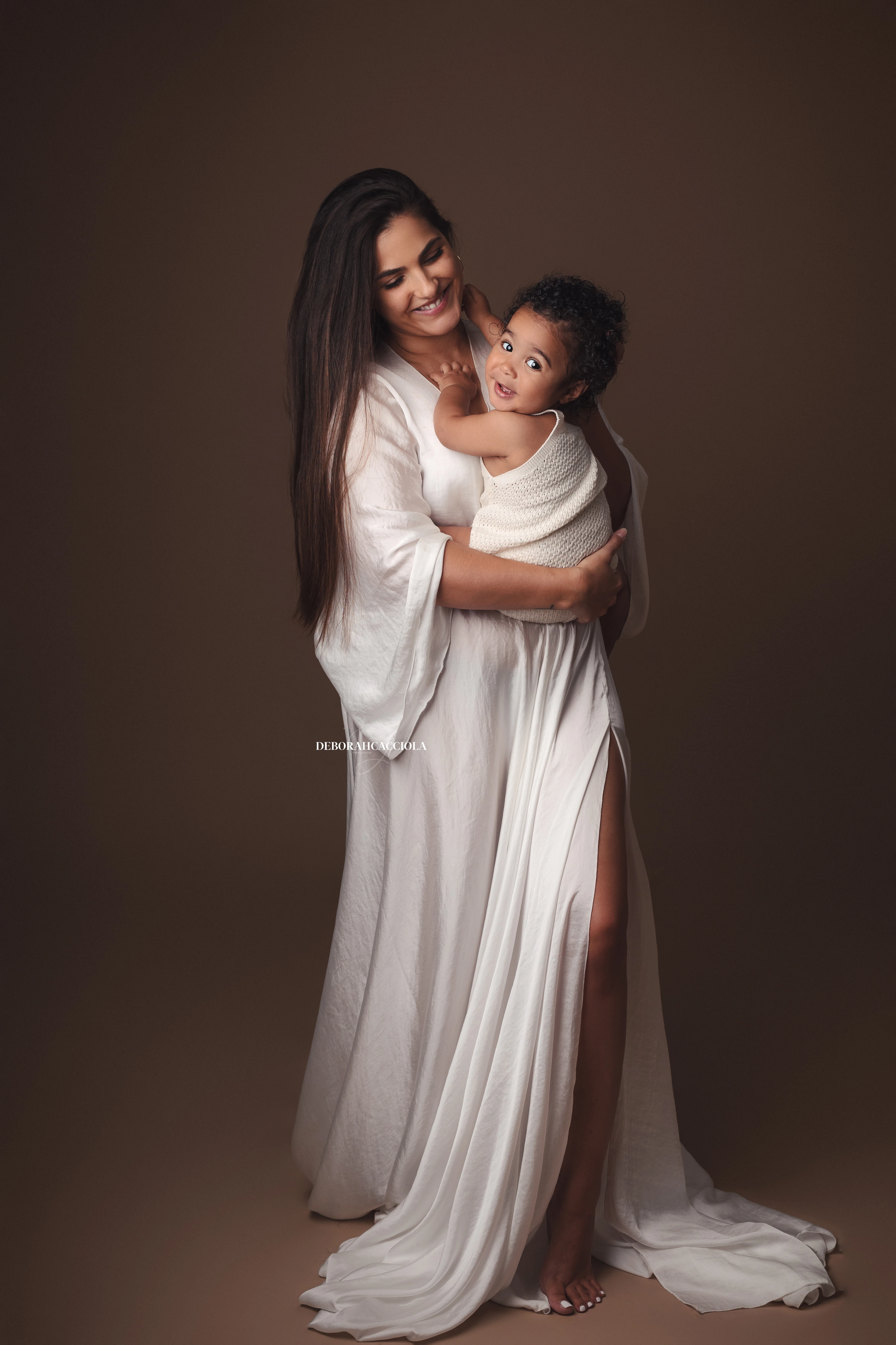 Portrait maman et moi à Orléans : maman et enfant, portrait vertical soigné, palette claire