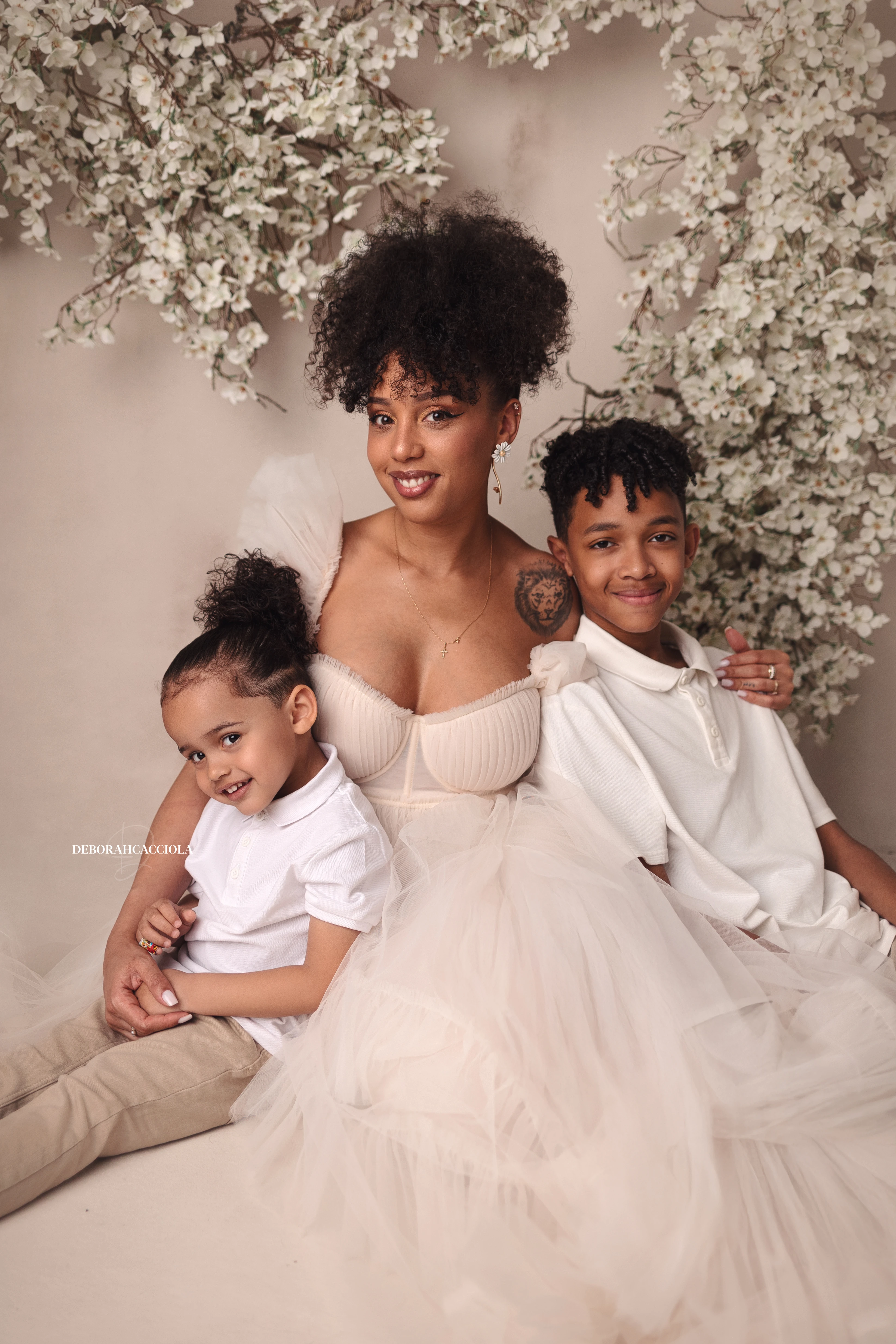 Portrait maman et moi Orléans : maman et enfant, composition resserrée élégante, tonalités naturelles