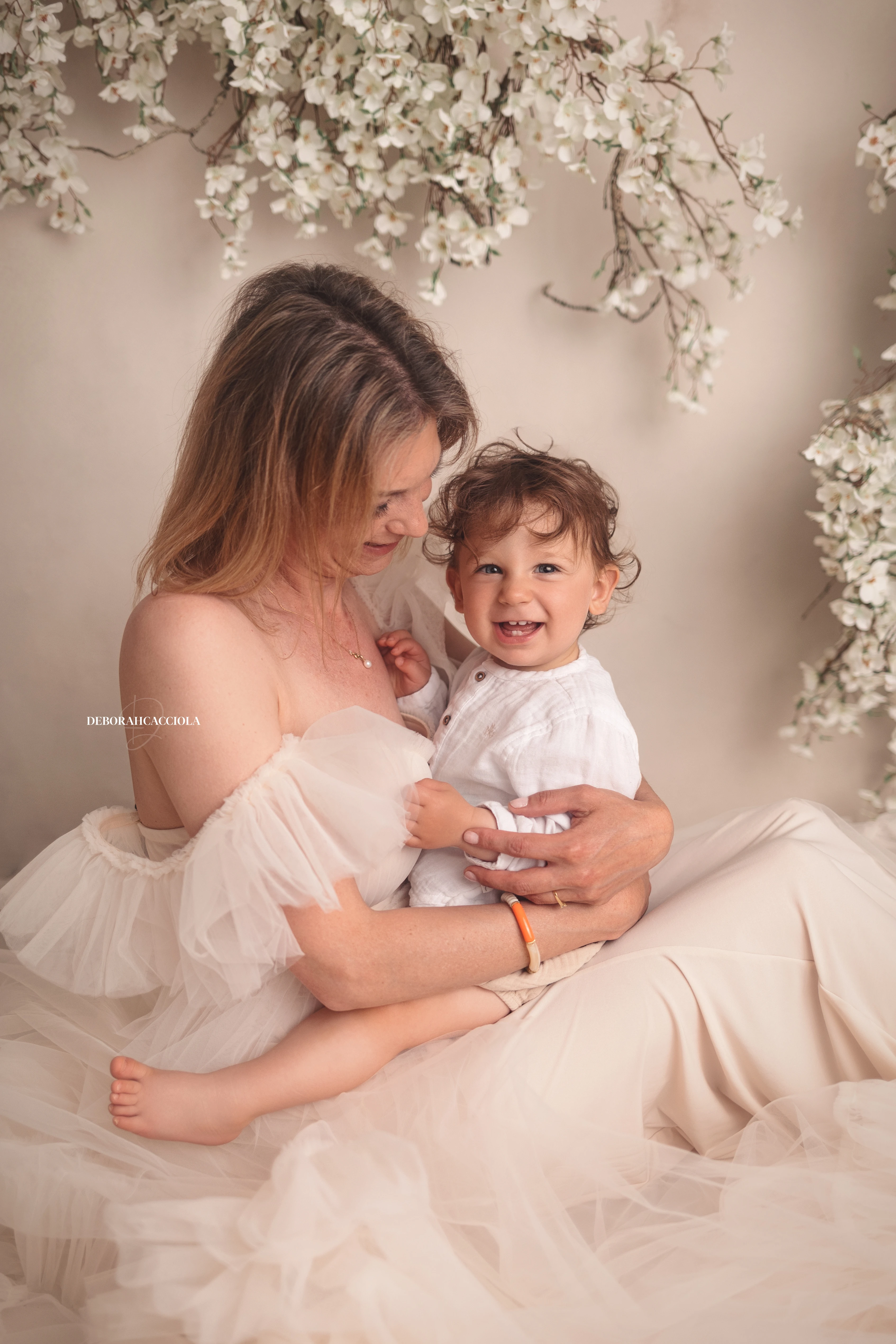 Photo maman et moi à Orléans, moment tendre entre maman et son enfant, plan vertical naturel, tonalités naturelles