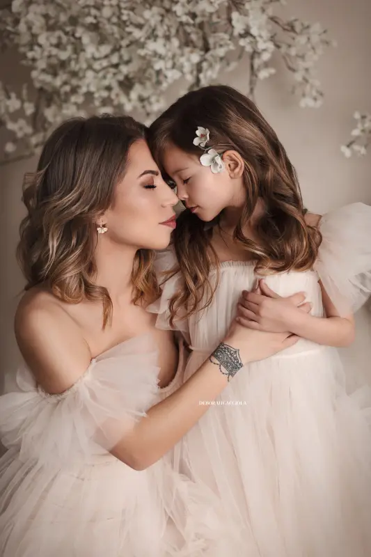 Photo maman et moi à Orléans, moment tendre entre maman et son enfant, plan vertical naturel, tonalités naturelles