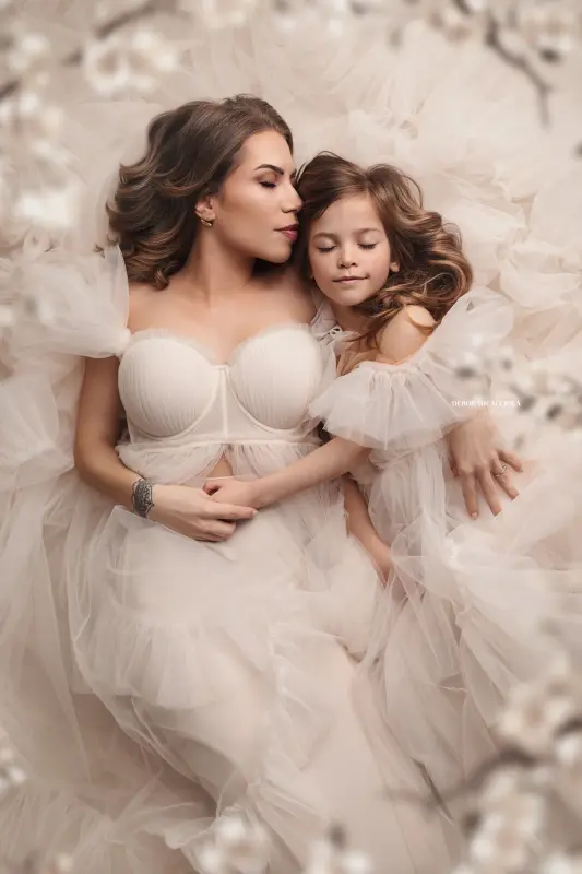 Photo maman et moi à Orléans, moment tendre entre maman et son enfant, plan vertical naturel, palette claire